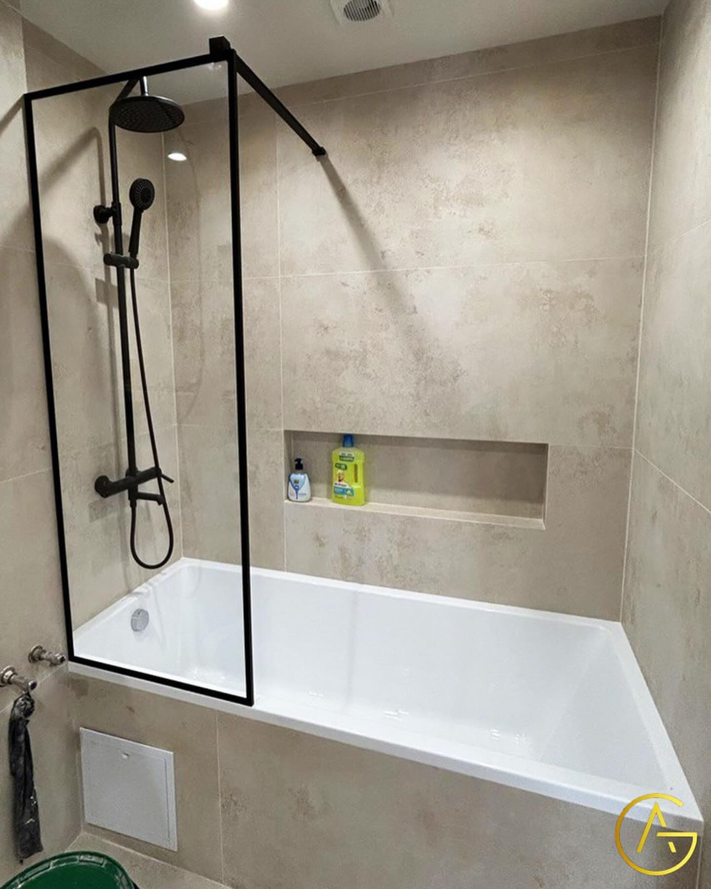 CABINE DE DUȘ, DESPARTIȚURI