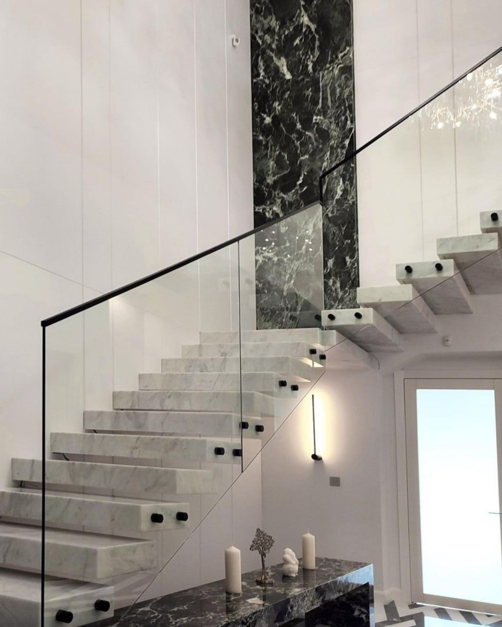 BALUSTRADE ȘI SCĂRI DIN STICLĂ