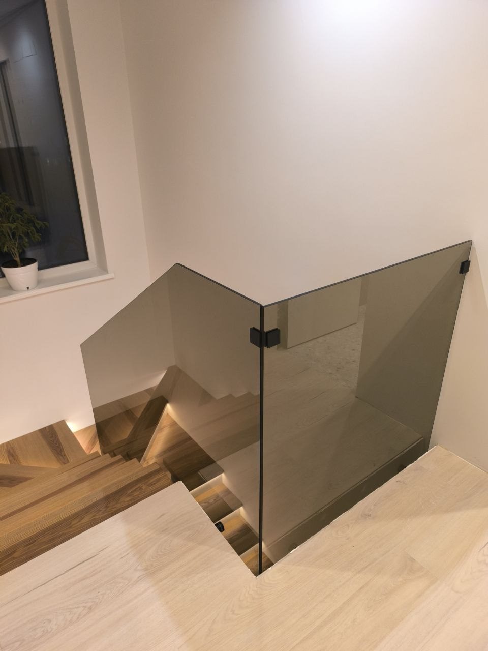 Balustradă interioară din sticlă pentru palier