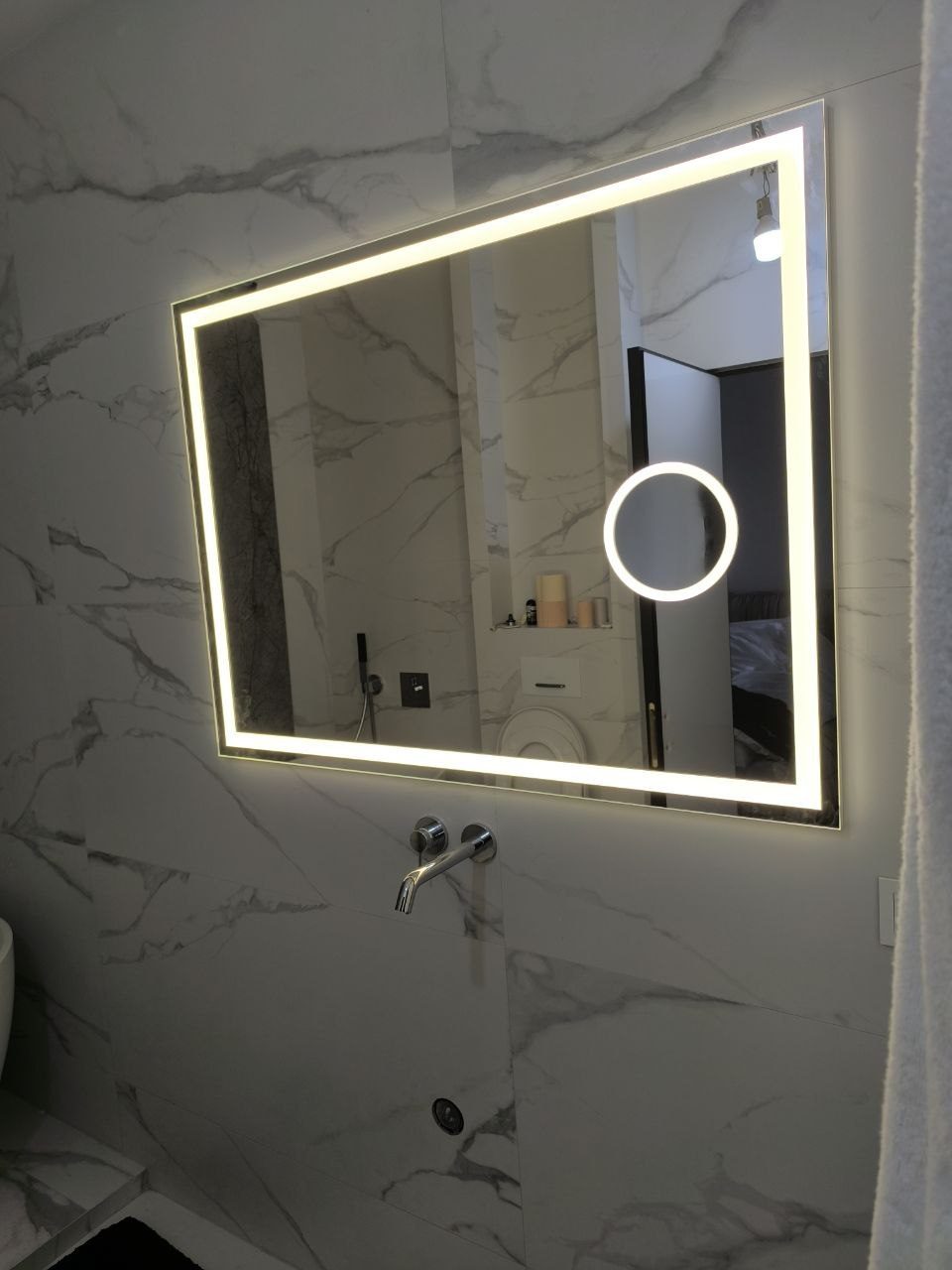 Oglindă dreptunghiulară cu LED perimetral